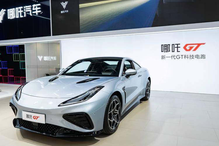 惠州191哪吒汽车在智能汽车领域的表现，领途汽车在新能源汽车市场中的影响力